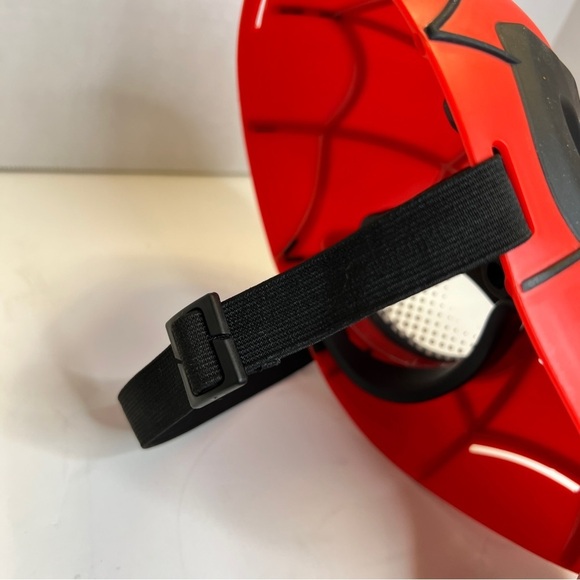 MARVEL Spiderman Mask Hard Plastic with Adjustable Strap Red 2018 Hasbro - Picture 6 of 7